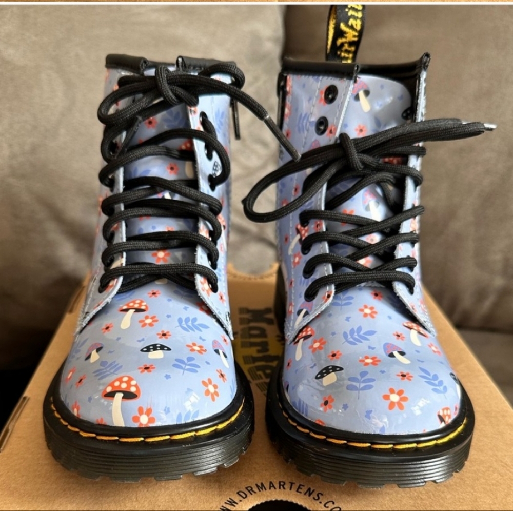Doc Martens Patent Woodland Lace Up Boots BOHO MUSHROOM Size 12